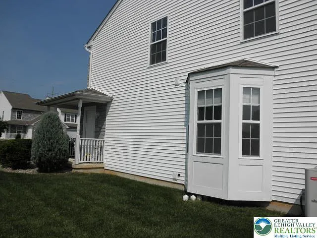 4160 Ross Rd — Photo 2