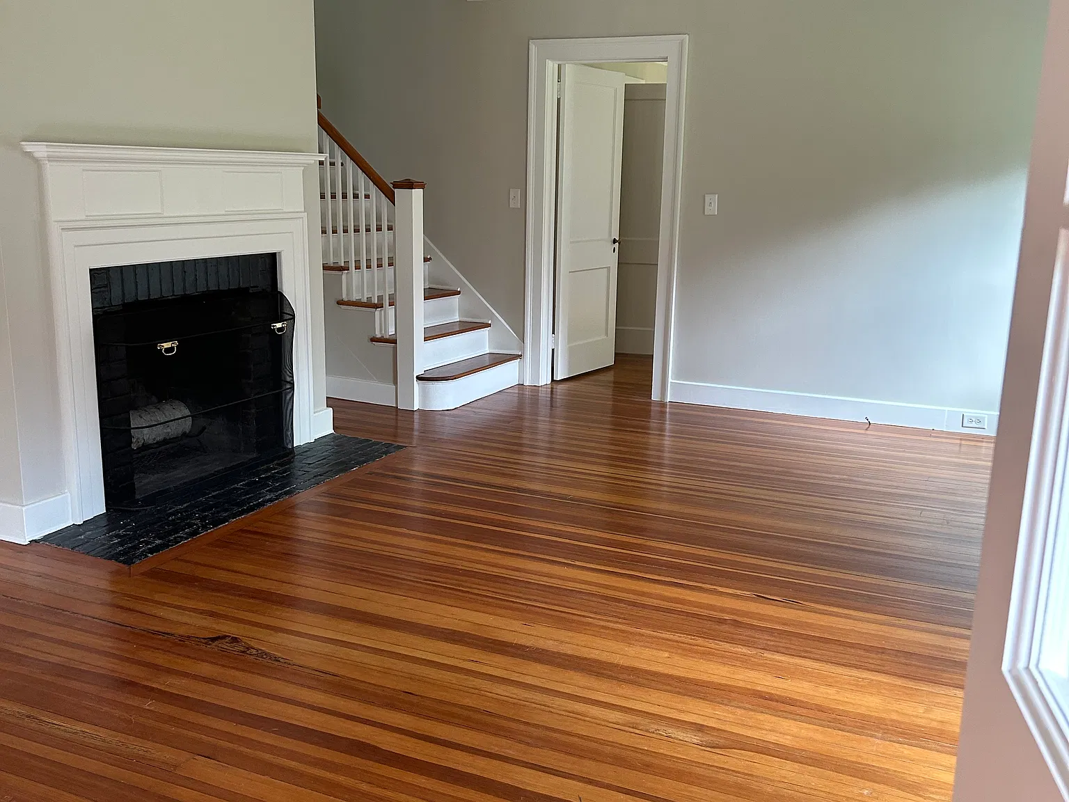 3 bed, 1600 sqft, $3,000 — Photo 2