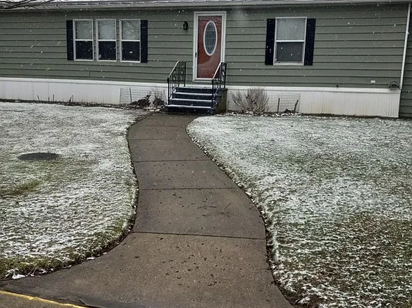 2208 Strawberry Ln, Kalamazoo, MI 49004
