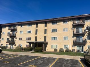 535 S Cleveland Ave APT 101, Arlington Heights, IL 60005