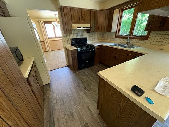 5th image of 1610 Knoll Crest Dr