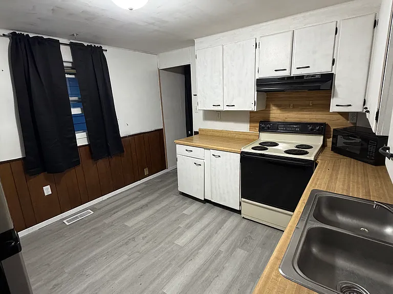 2405 Clara Ave — Photo 3