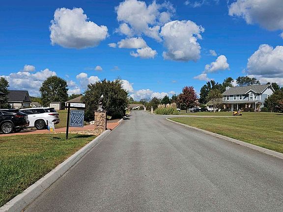 Exterior Neighborhood (street photo)