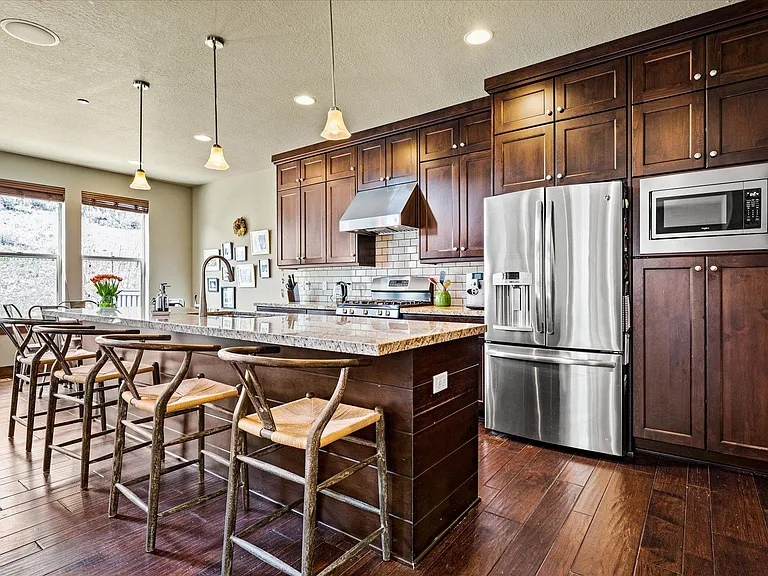 871 W Abigail Dr — Photo 2