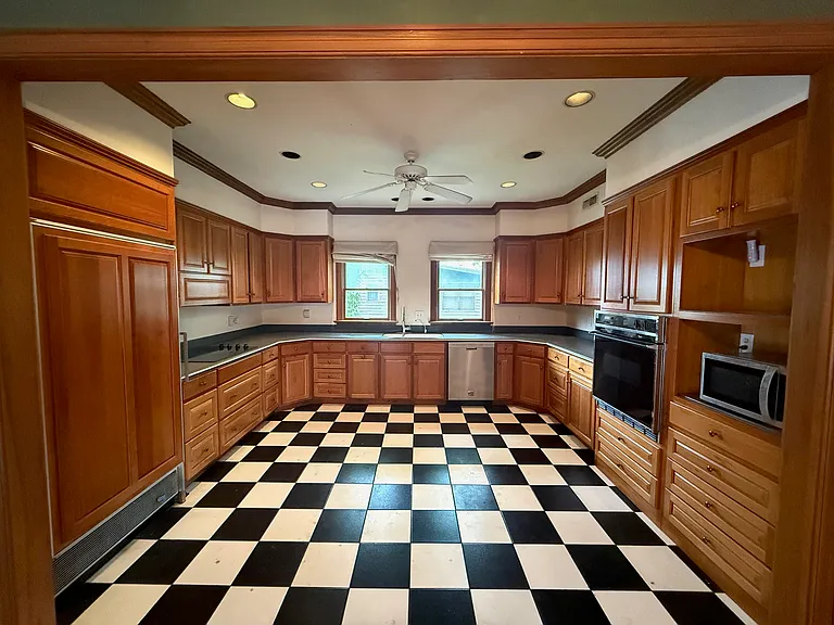 1856 Ion Ave #C — Photo 3