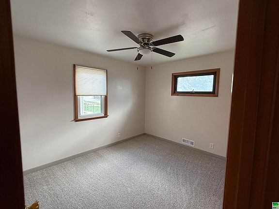 5th image of 2809 Clark St
