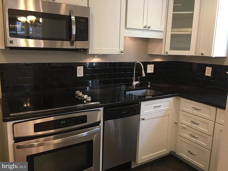 21 E Myrtle St — Photo 5