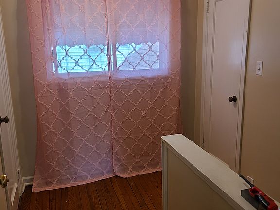 Upstairs hallway to bedroom