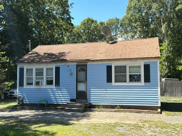 523 Strawberry Hill Rd, Centerville, MA 02632