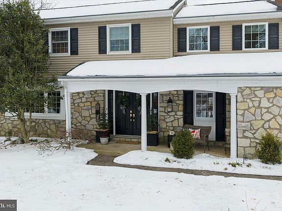 3rd image of 8 Mill Creek Rd