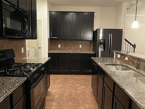 Beautiful kitchen that comes with Fridge