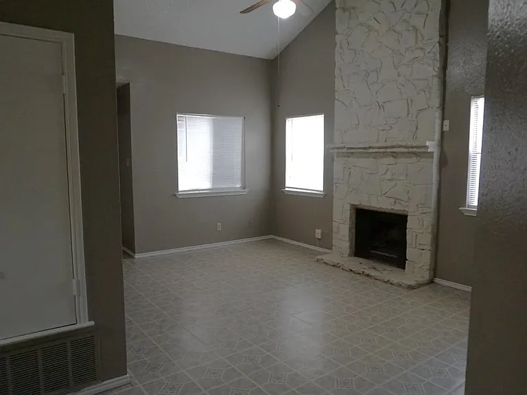 6320 Waddesdon Wood — Photo 7