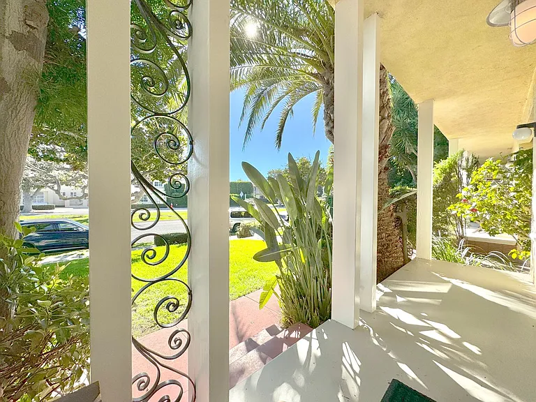 435 San Vicente Blvd — Photo 17