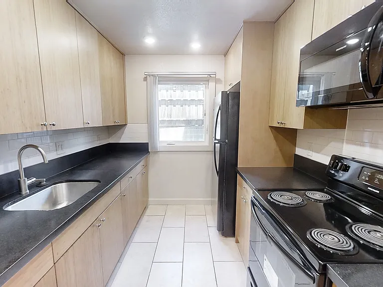 2437 Piedmont Ave — Photo 33