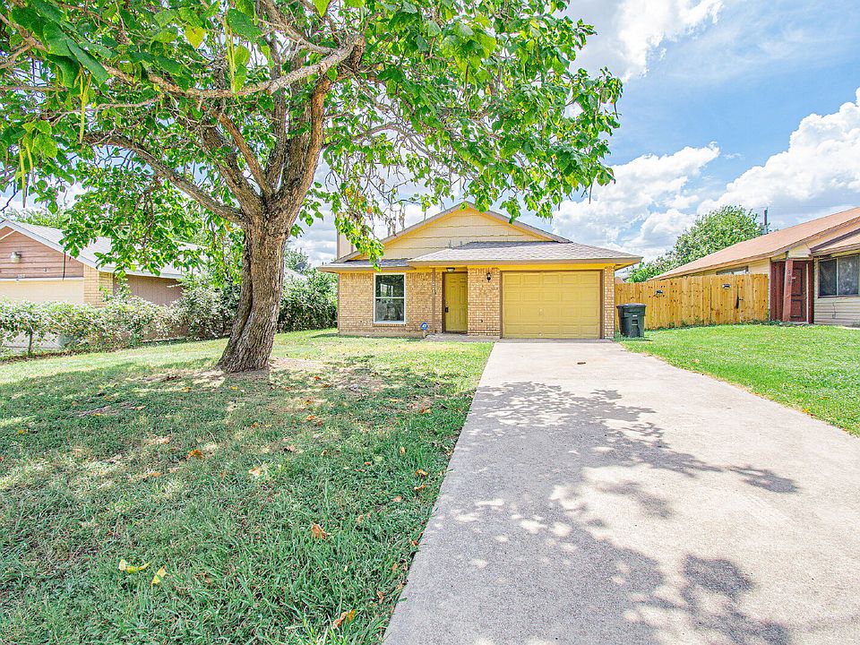 1st image of 2210 Carousel Dr