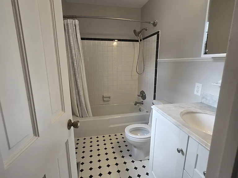 2439 Dartmouth Dr — Photo 13