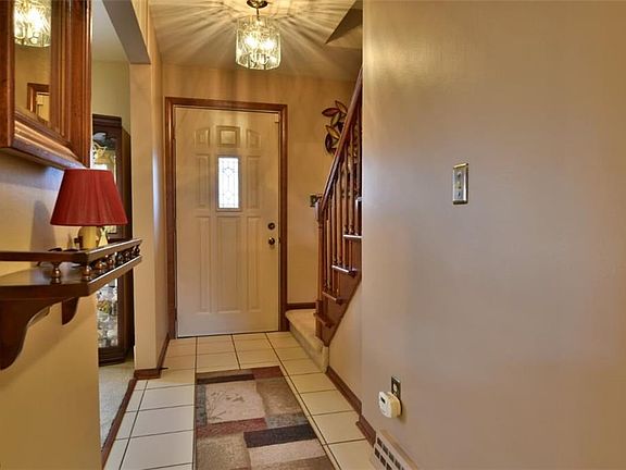 3rd image of 27 Centennial Dr