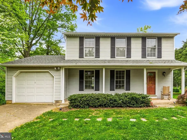 1 Cedar Ln, Doylestown, PA 18901