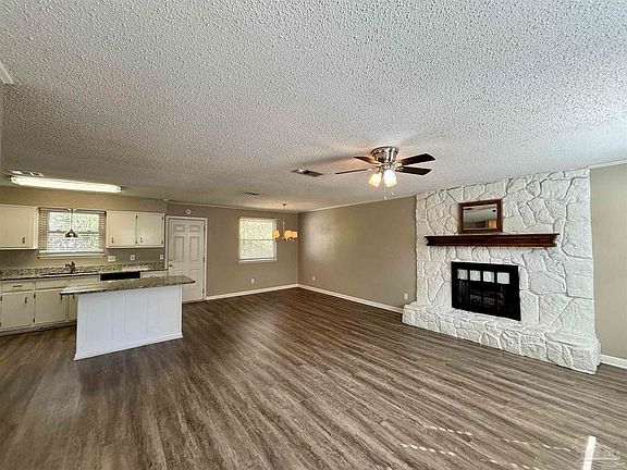 4th image of 2912 Breckenridge Dr