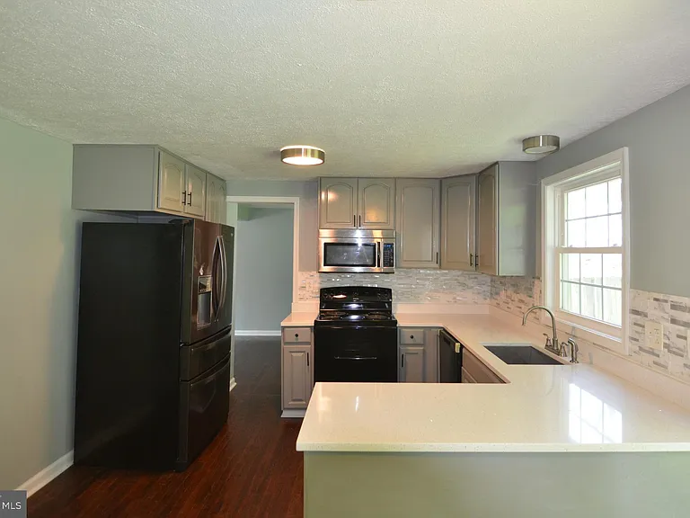 17312 Amity Dr — Photo 3