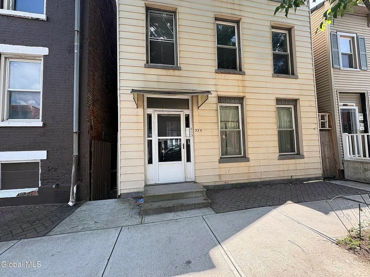 2 bed, 1.0 bath, 1200 sqft, $1,550 — Photo 1