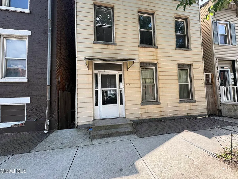 334 4th St #2