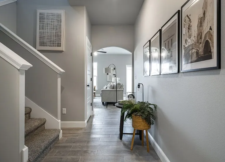 2121 Bluebonnet Ln — Photo 2