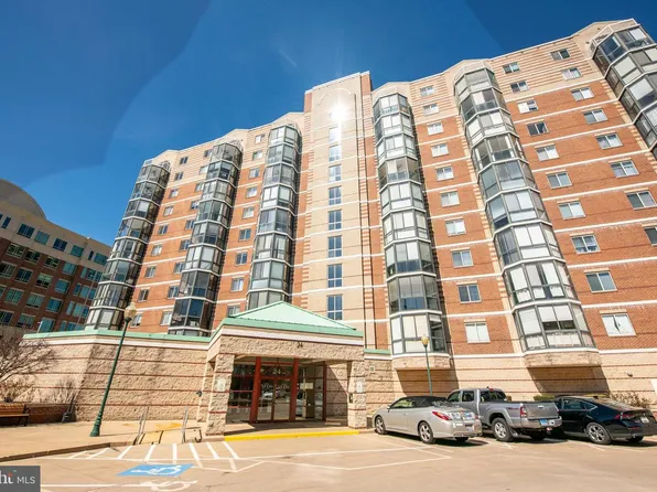 24 Courthouse Sq APT 212, Rockville, MD 20850
