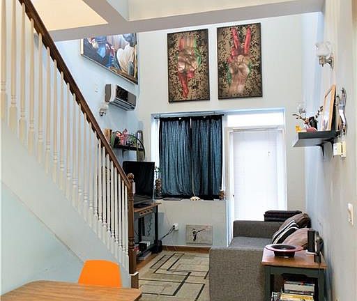 2nd image of 176 Wilson Ave APT 4