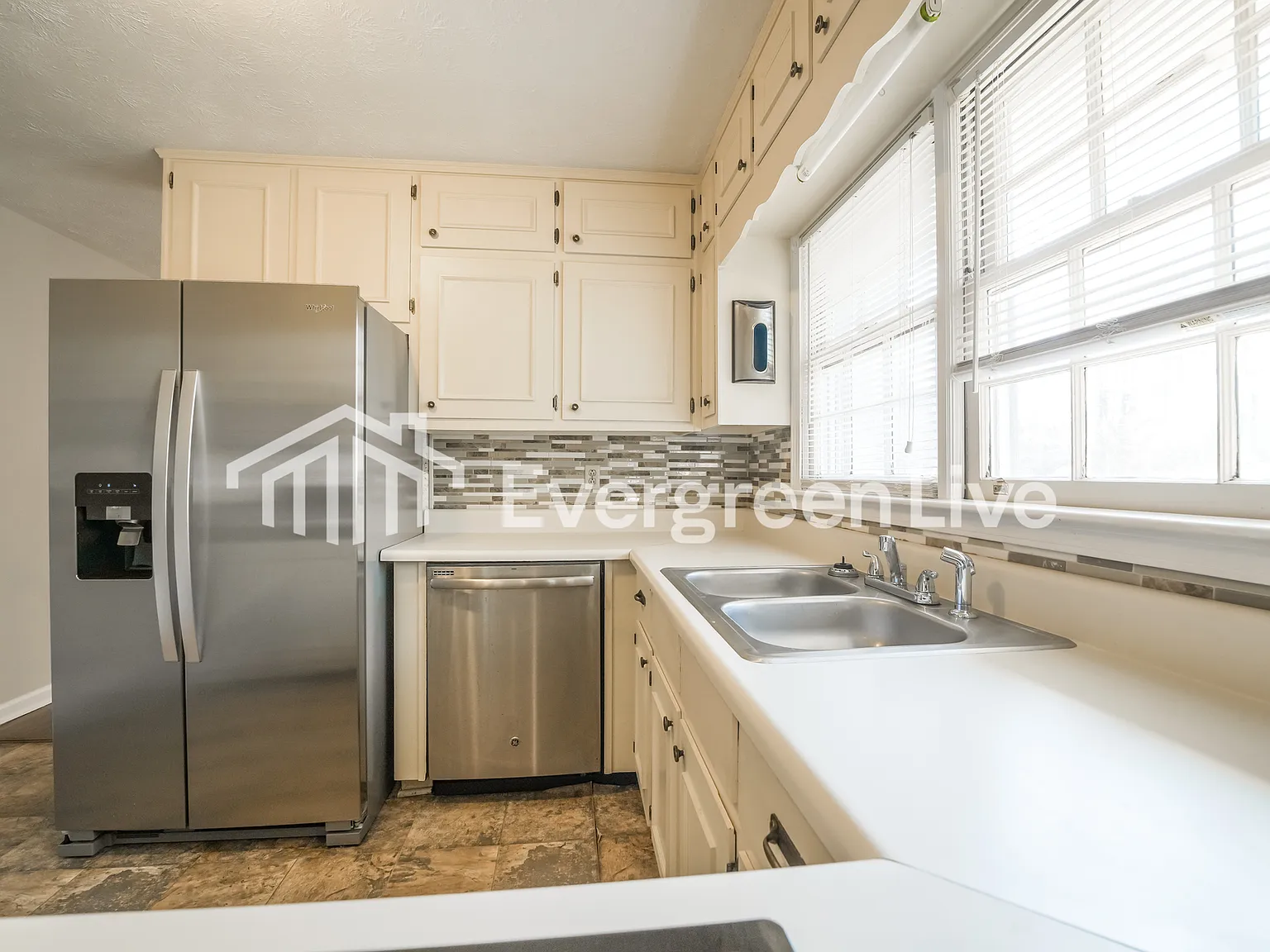 3 bed, 2.0 bath, 1760 sqft, $1,545 — Photo 3