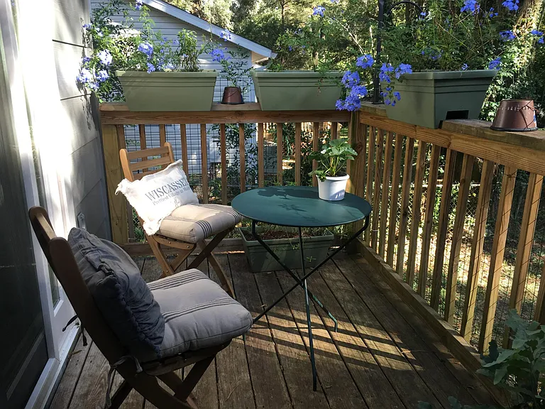 615 Collins Dr — Photo 3