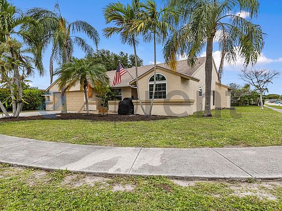 3rd image of 1745 Banyan Creek Ct