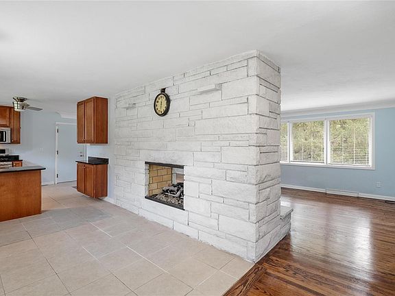 3rd image of 1124 Basswood Ln