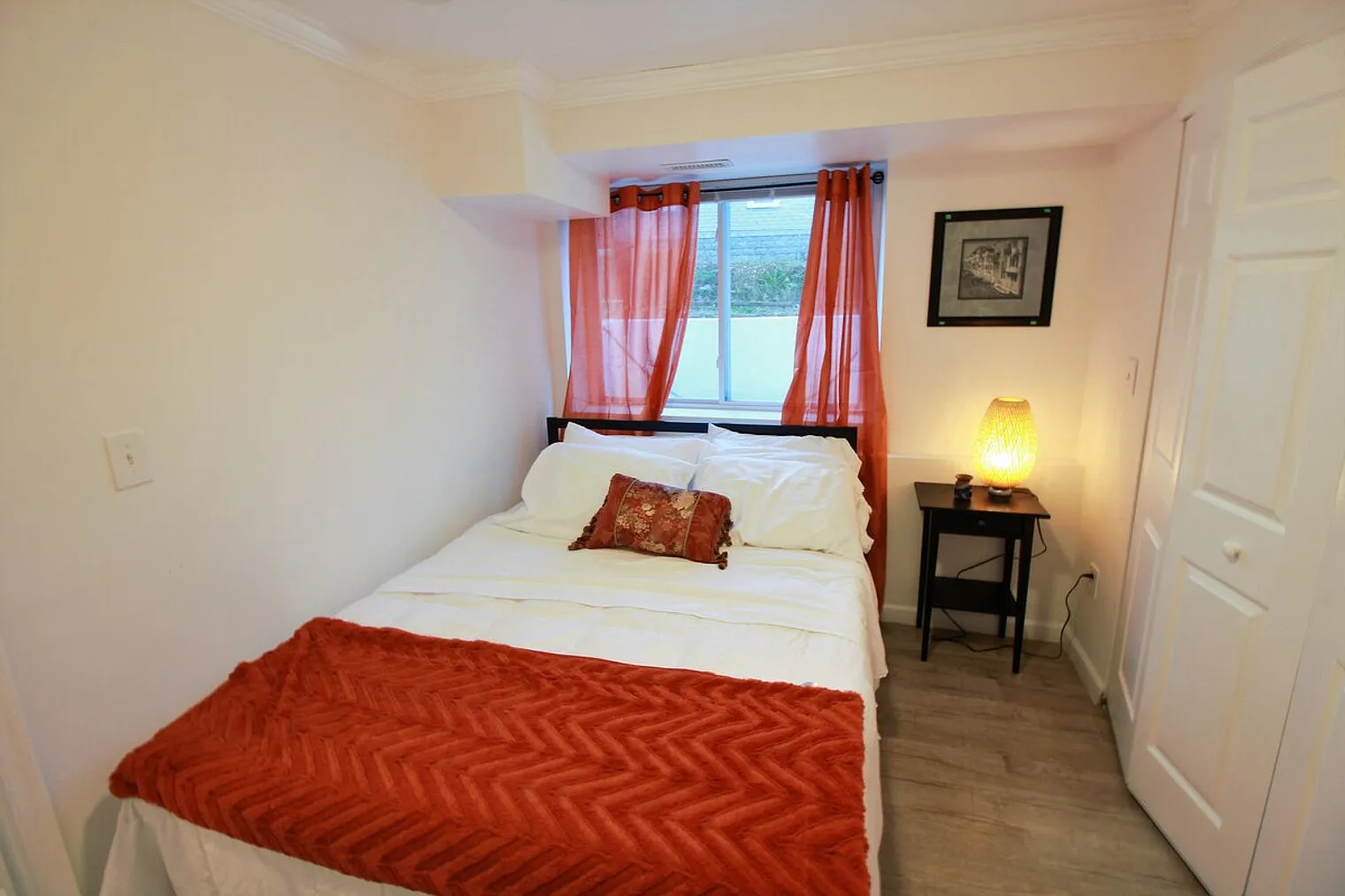 2 bed, 1.0 bath, $3,809 — Photo 4