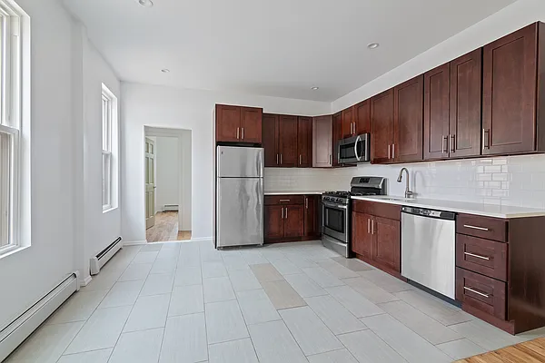 Rented by SERHANT. | media 6