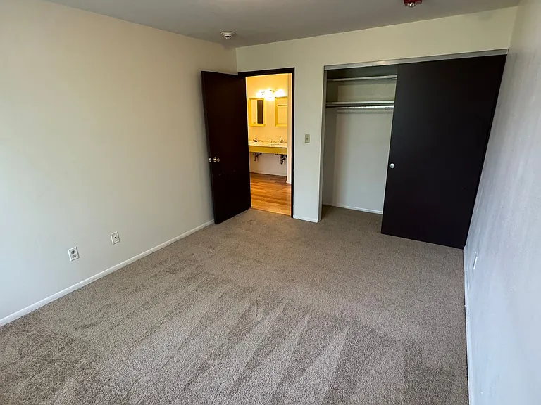 970 Union St — Photo 10