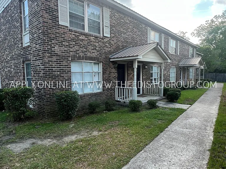 1303-1323 Williamsburg Ct — Photo 2