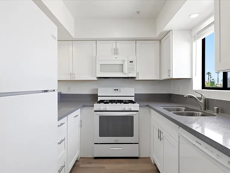 44441 San Rafael Avenue — Photo 1