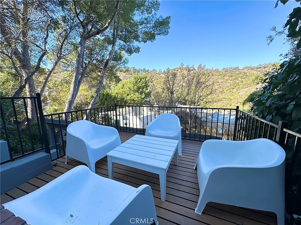4 bed, 2199 sqft, $9,500 — Photo 4