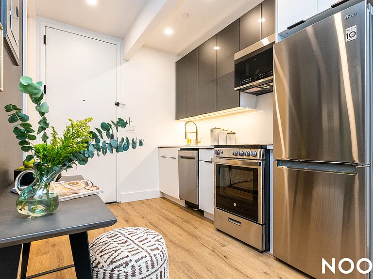 2484 Bedford Ave #2D — Photo 19