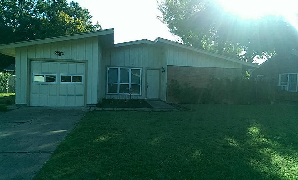 1st image of 5814 Burr Oak Dr