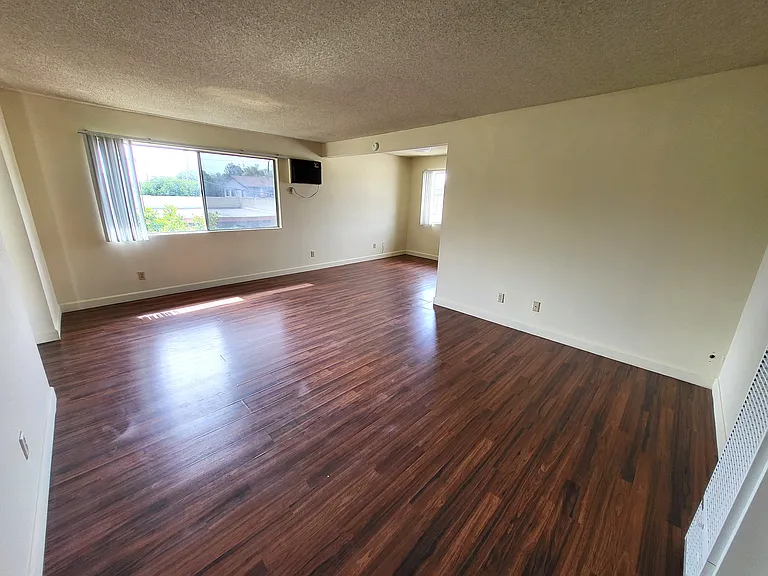 10669 Walnut St — Photo 18