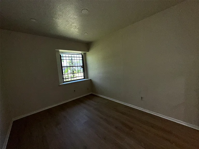 12815 Segrest Dr — Photo 16