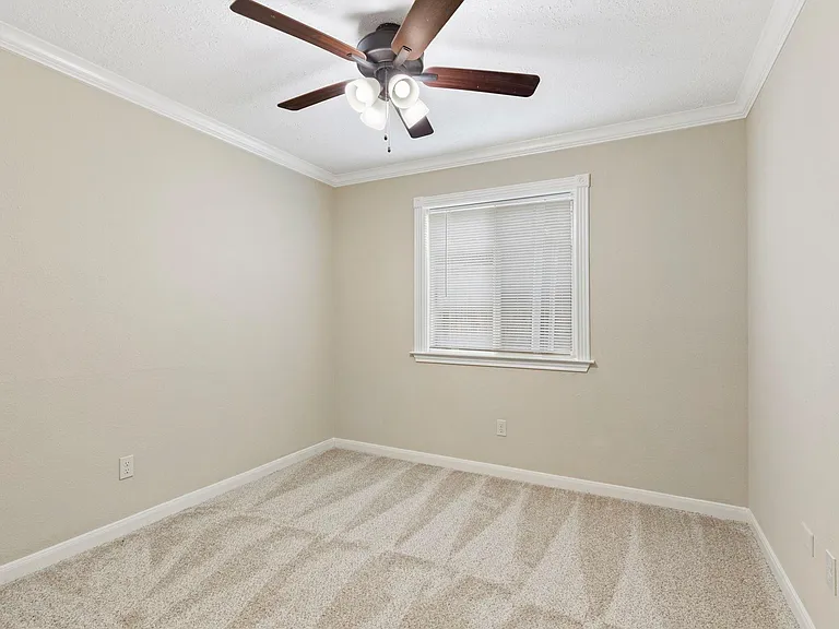 21435 Deerhaven Dr — Photo 22