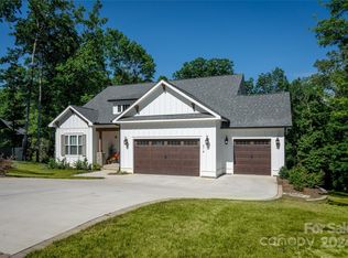 216 Turkey Ridge Rd, Fletcher, NC 28732