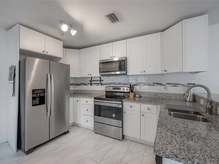 207 W Hiawatha St — Photo 9
