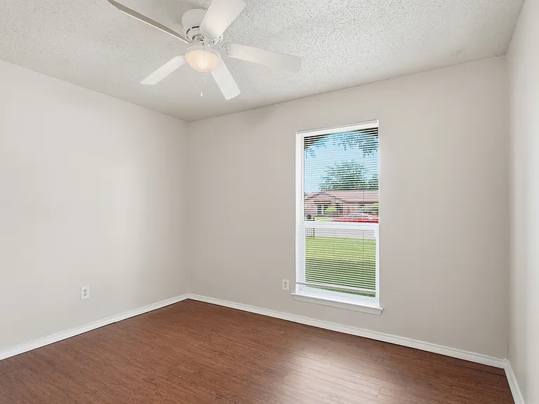 1373 Oakbluff Dr — Photo 17