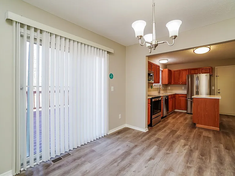 1041 Oxford Dr N — Photo 8