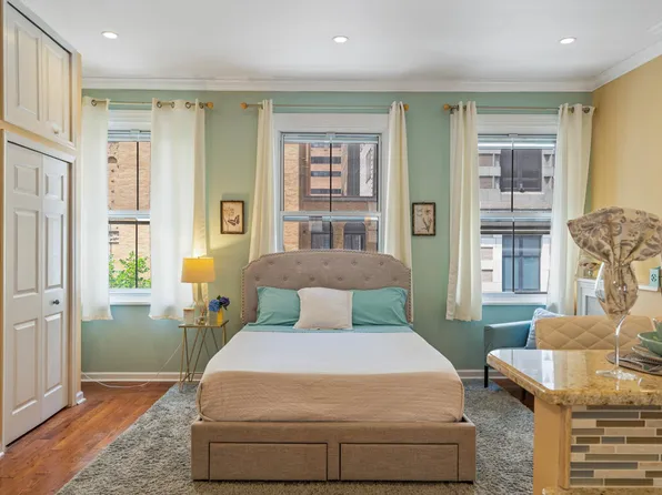 133 S 10th St, Philadelphia, PA