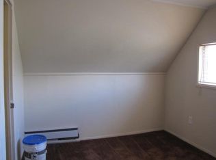 27 Ridge Ln, Levittown, PA 19055